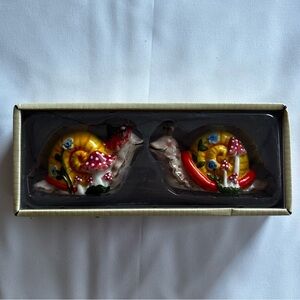 Blue Sky Clayworks Garden Snail Salt & Pepper Shaker Set NIB Heather Goldminc